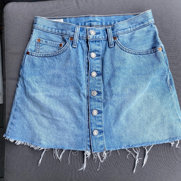 Levis Ribcage Skirt (brand new) - size 27 - Picture 3 of 10